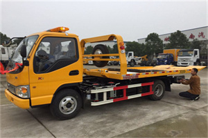 丹东哪里有拖车服务