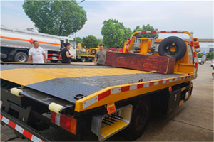 丹东附近拖车电话号码服务